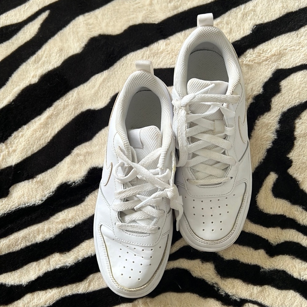 Nike Air Force One Kids Sneaker, size 4 Youth